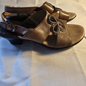 Brown leather wedge sandles. I love Comfort! Size 7‎ .